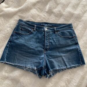 High rise denim blue jean frayed shorts.